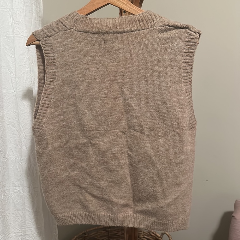 Knit button down vest - Picture 2 of 3